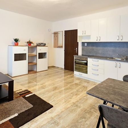 Apartmán Penzion Kendy Mistrin Exteriér fotografie
