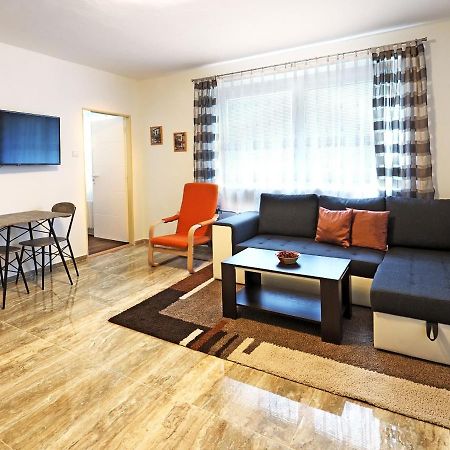 Apartmán Penzion Kendy Mistrin Exteriér fotografie