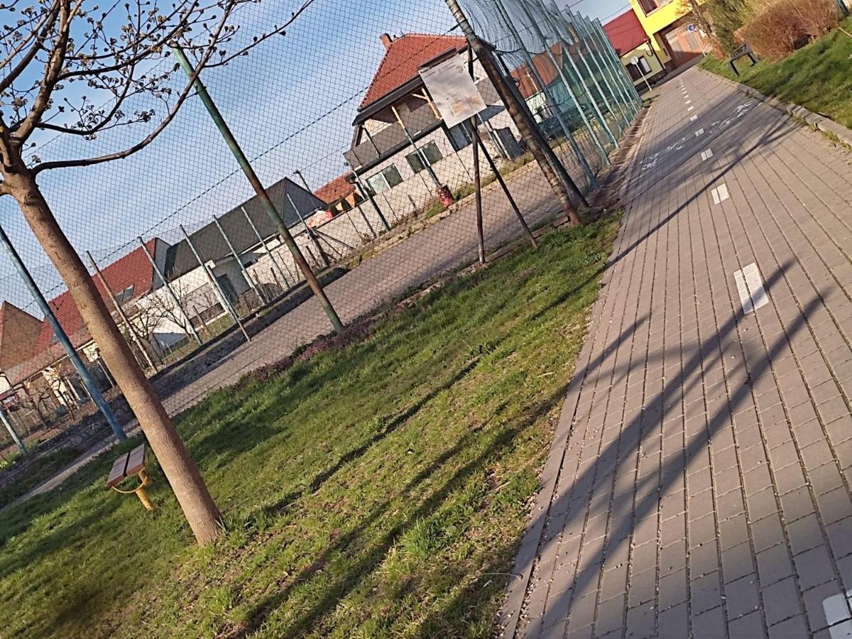 Apartmán Penzion Kendy Mistrin Exteriér fotografie
