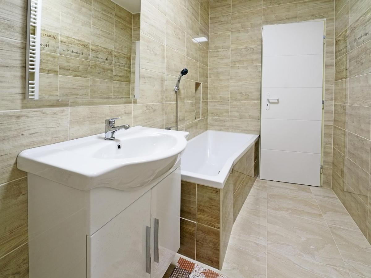 Apartmán Penzion Kendy Mistrin Exteriér fotografie