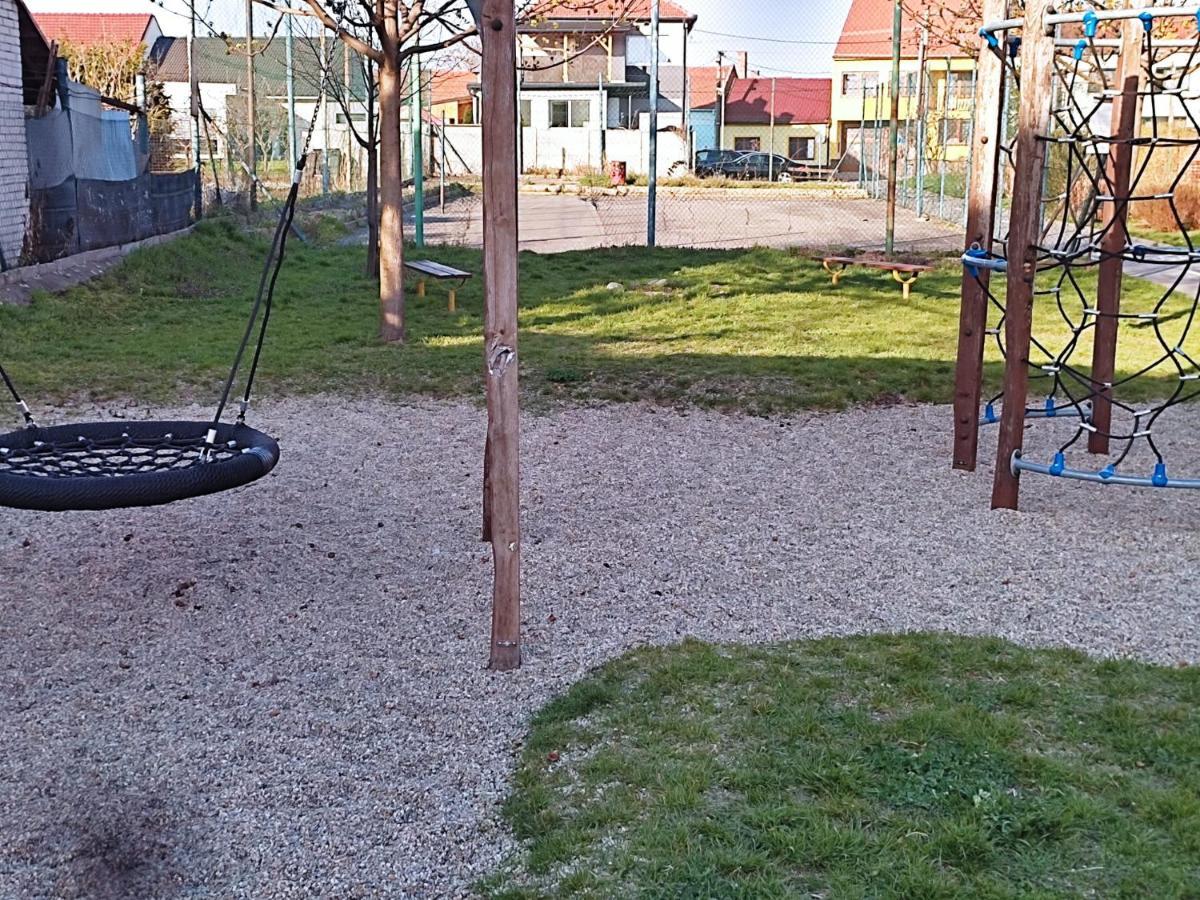 Apartmán Penzion Kendy Mistrin Exteriér fotografie